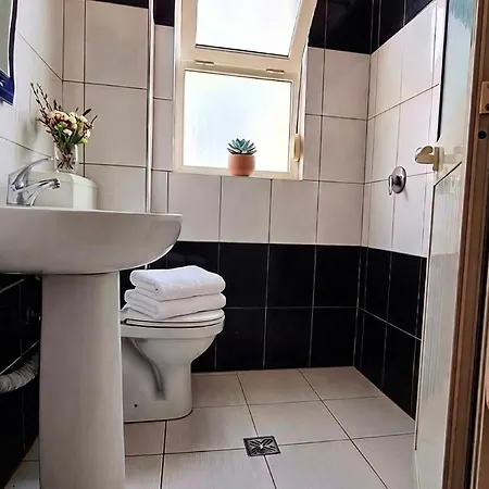 Hotel apartamentowy Gonaj Velipojë