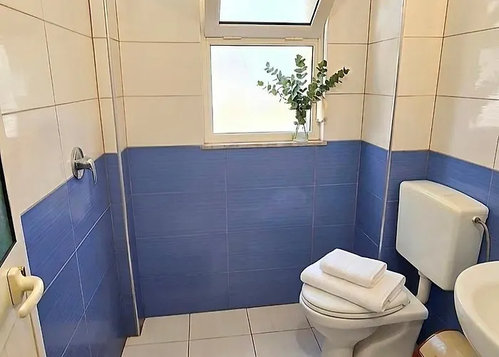 Gonaj מלון דירות Velipojë